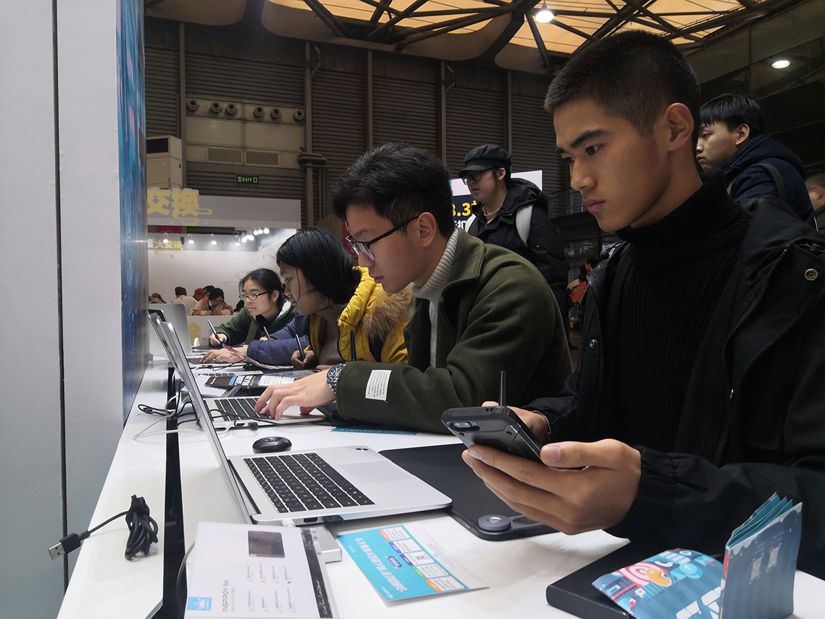 绘画比赛区绘王Q620M手绘板使用场景图 绘画比赛区绘王Q620M手绘板使用场景图